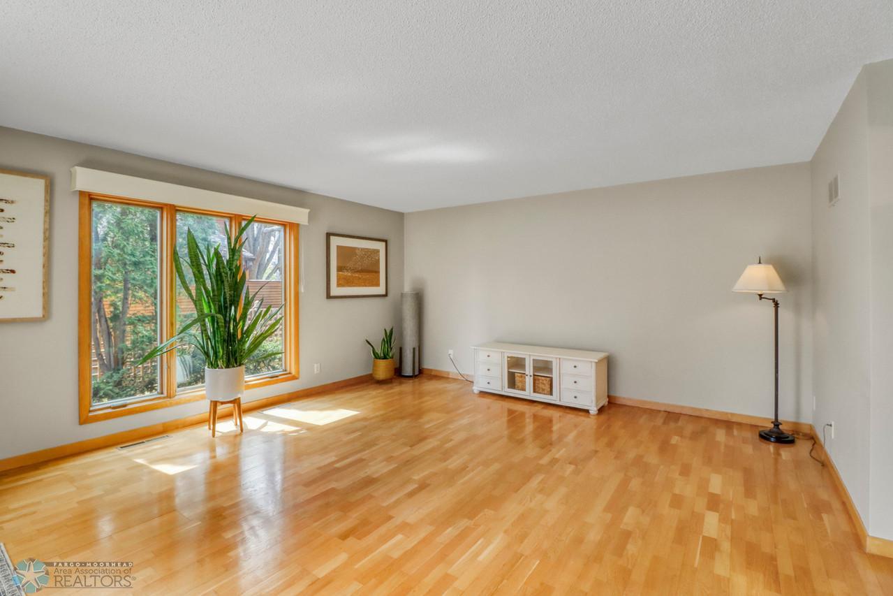 13Familyroom1_4-1280.JPG