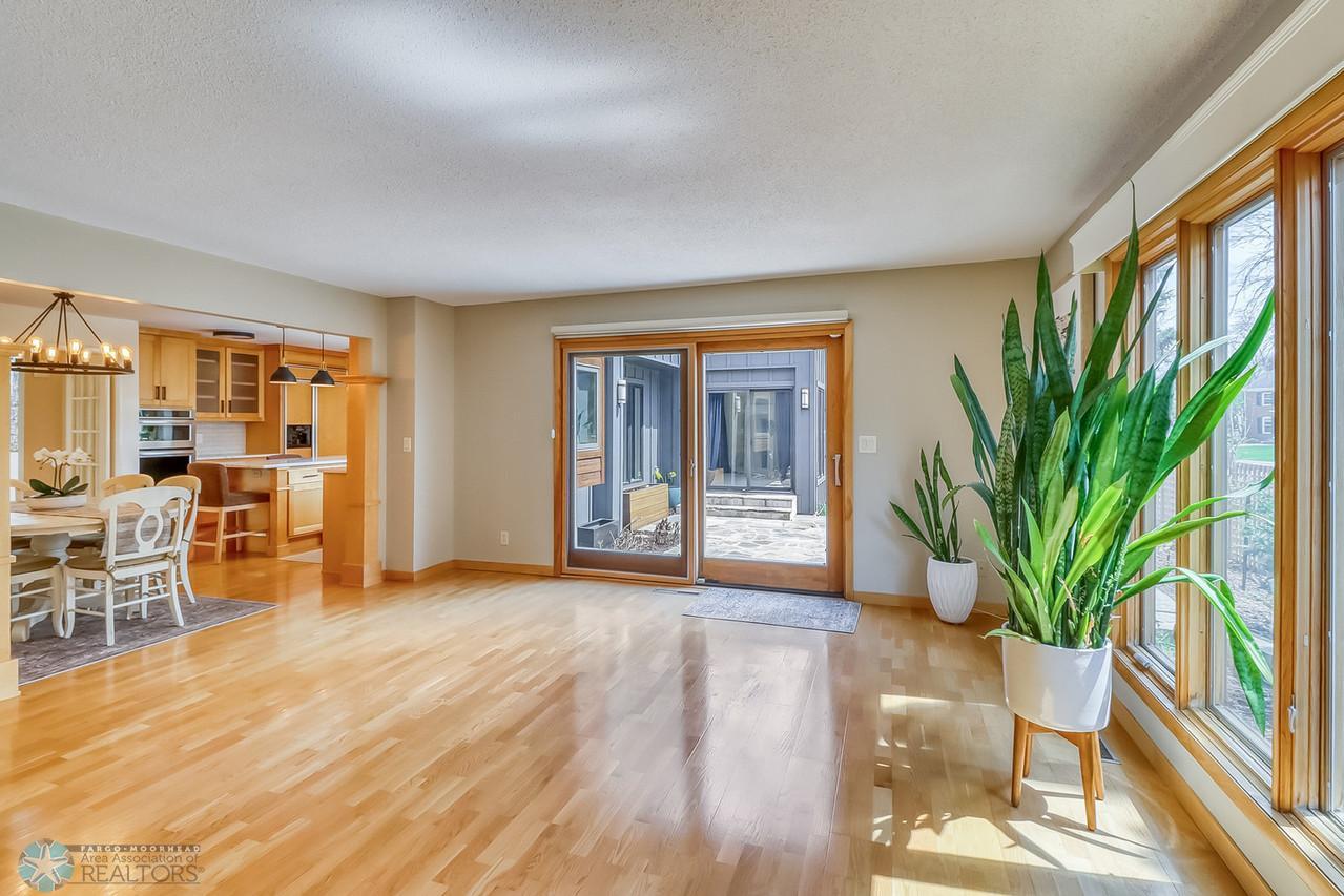 14Familyroom1_2-1280.jpg