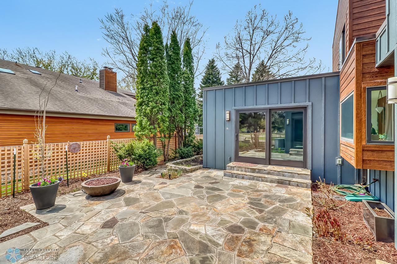Exterior_Patio1_4-1280.jpg