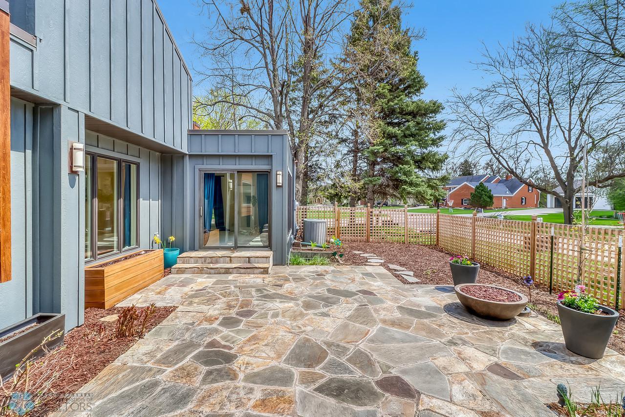Exterior_Patio1_3-1280.jpg