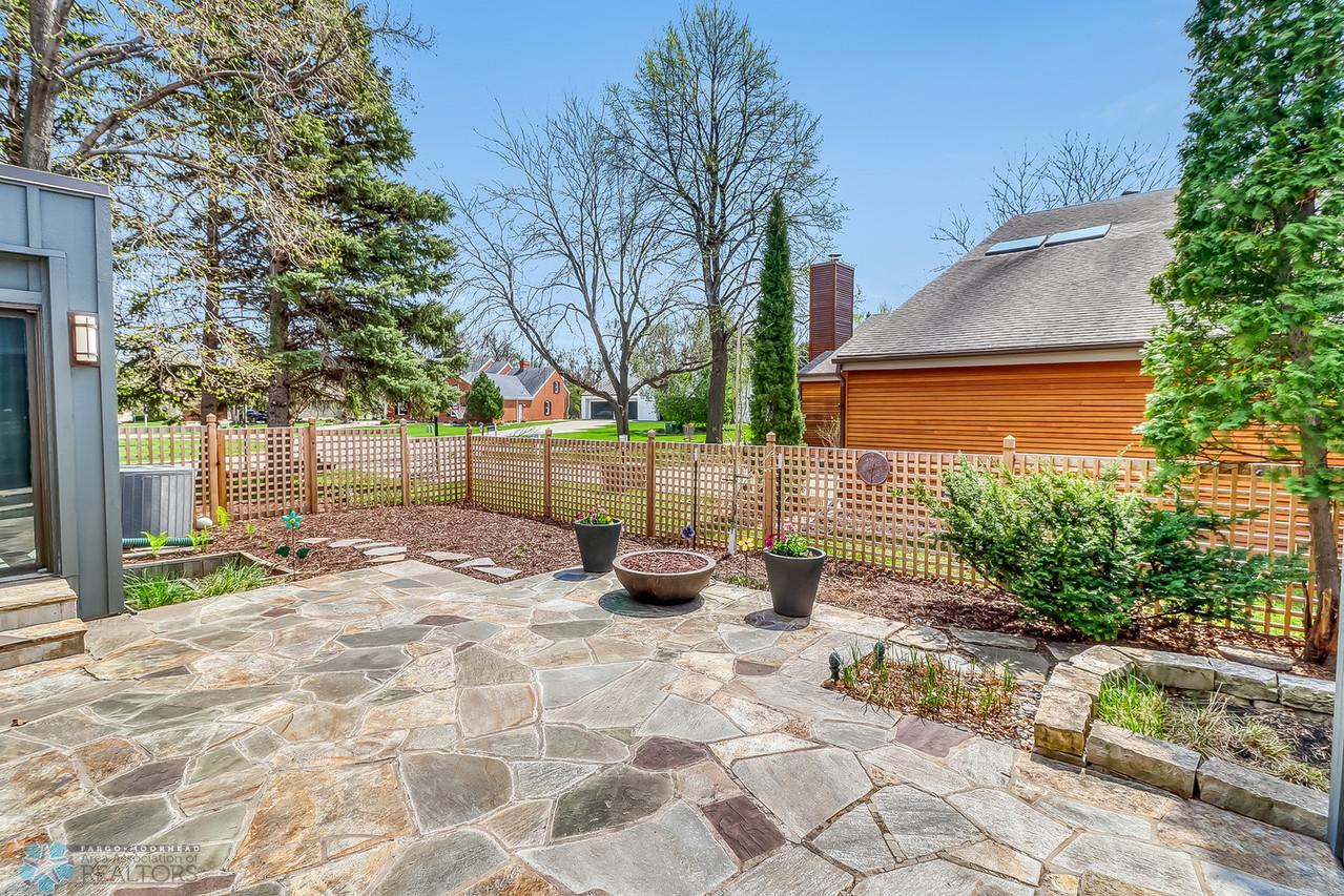 Exterior_Patio1_2-1280.jpg