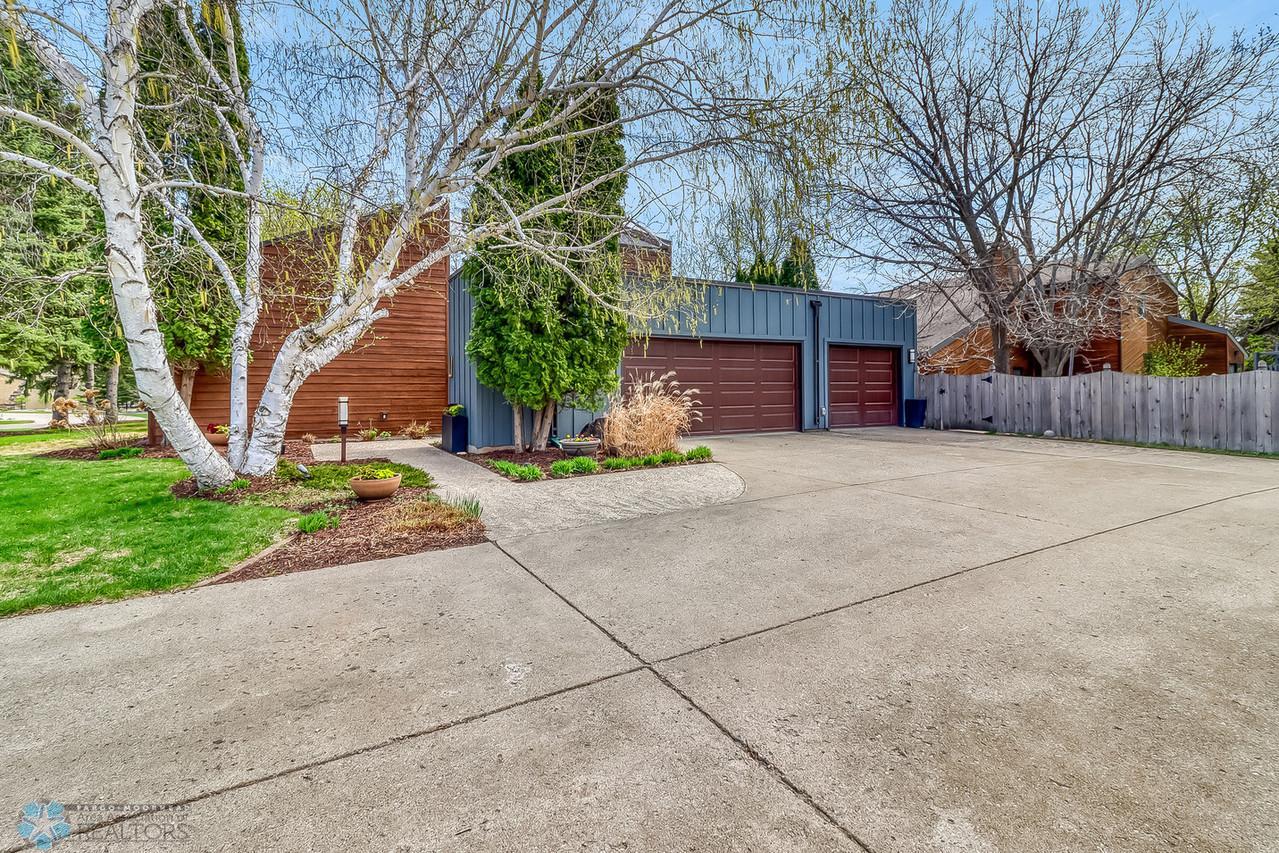 3Exterior1_3-1280.jpg