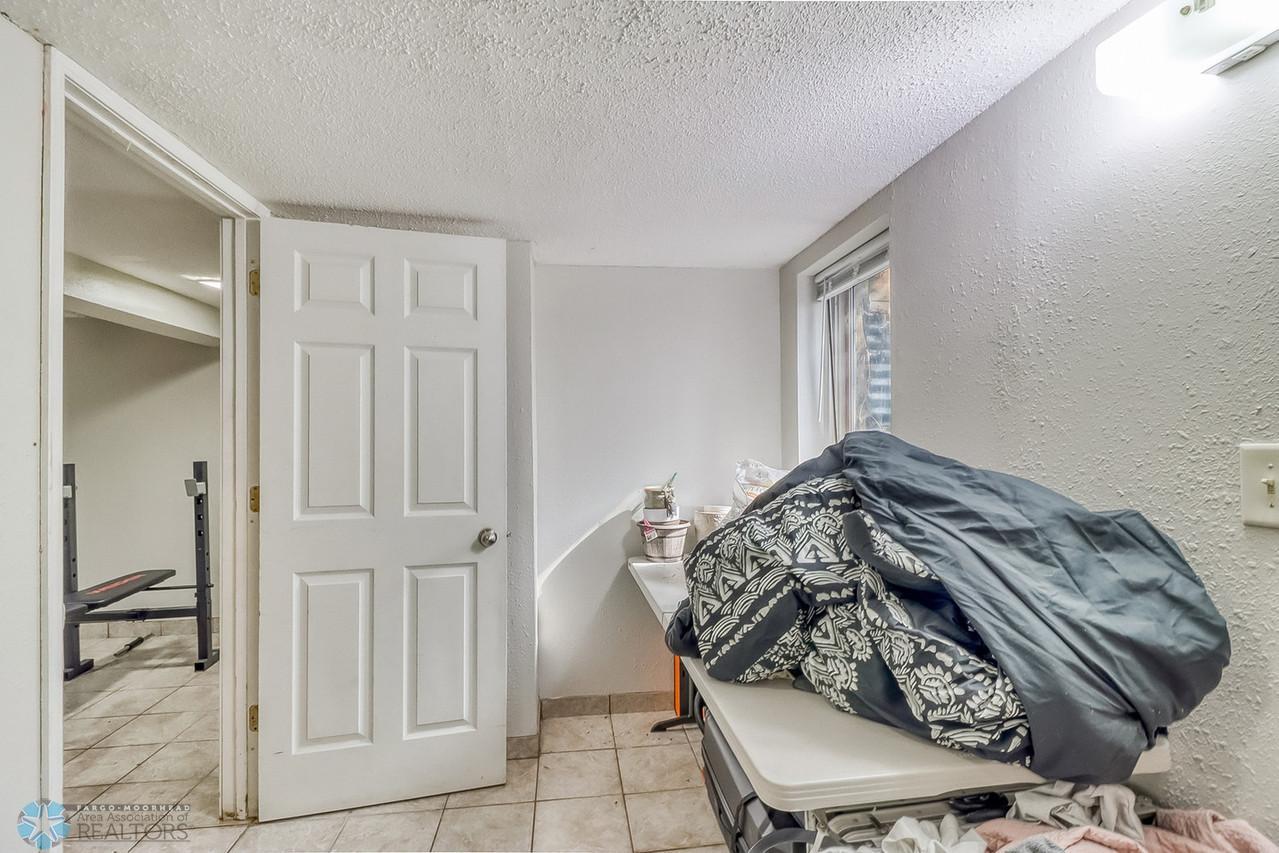 26Basement Bedroom1_1-1280.jpg