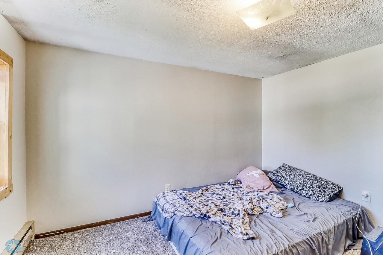 14Upstairs Bedroom1_1-1280.jpg