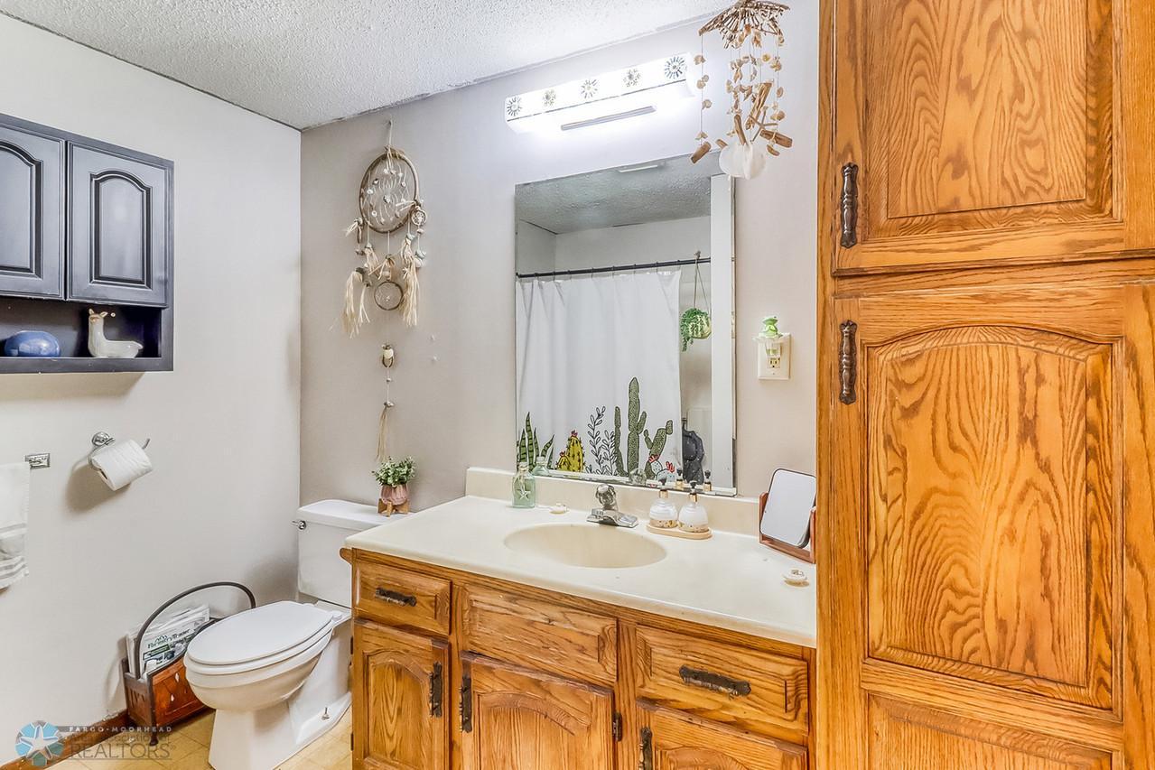12Bathroom1_0-1280.jpg