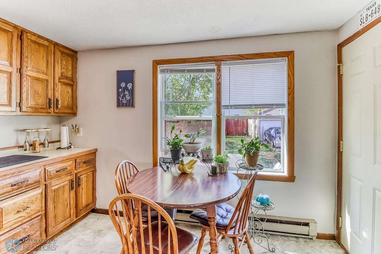 9Kitchen1_3-1280.jpg