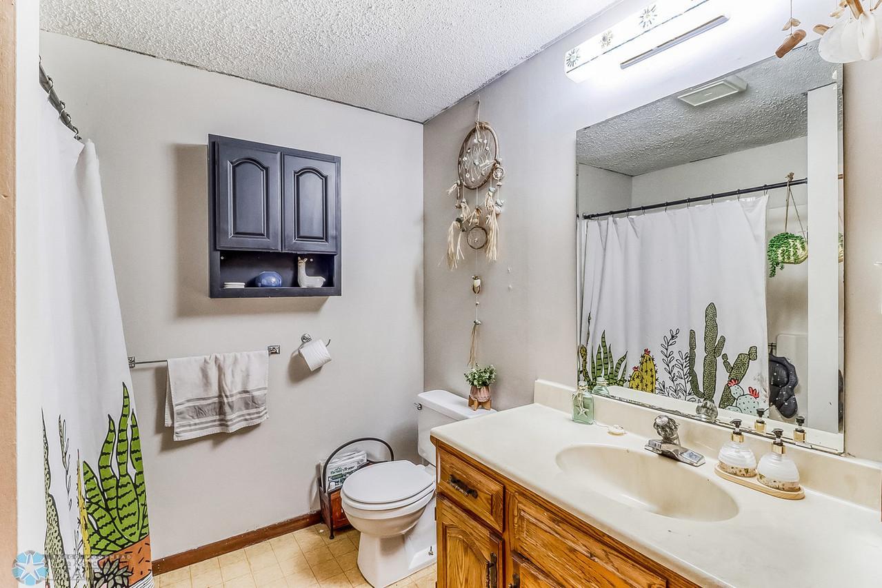 13Bathroom1_1-1280.jpg