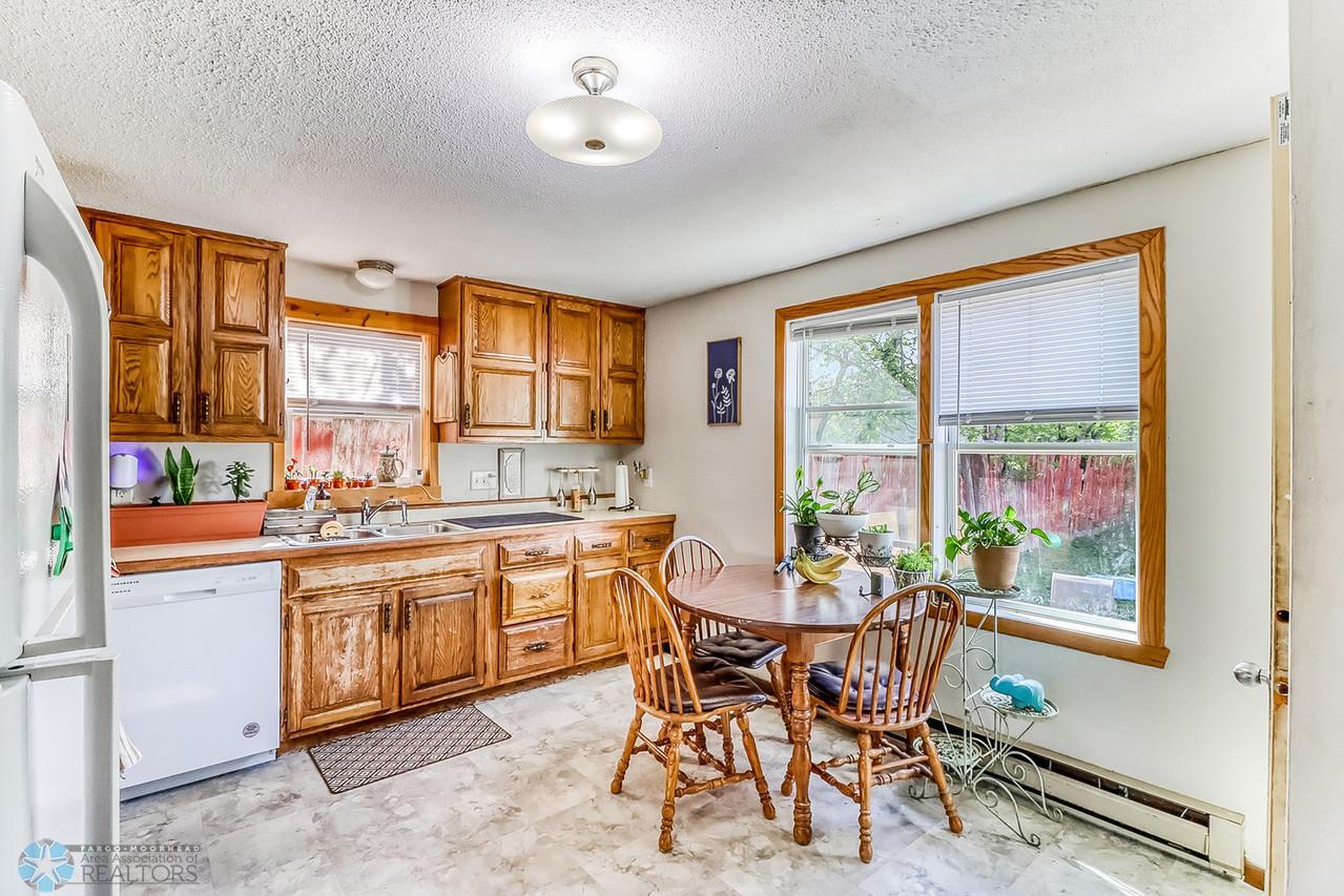 7Kitchen1_1-1280.jpg