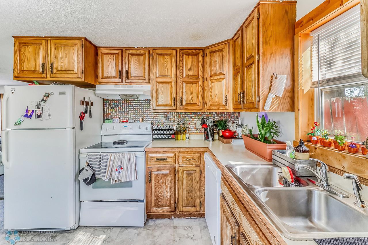 8Kitchen1_2-1280.jpg
