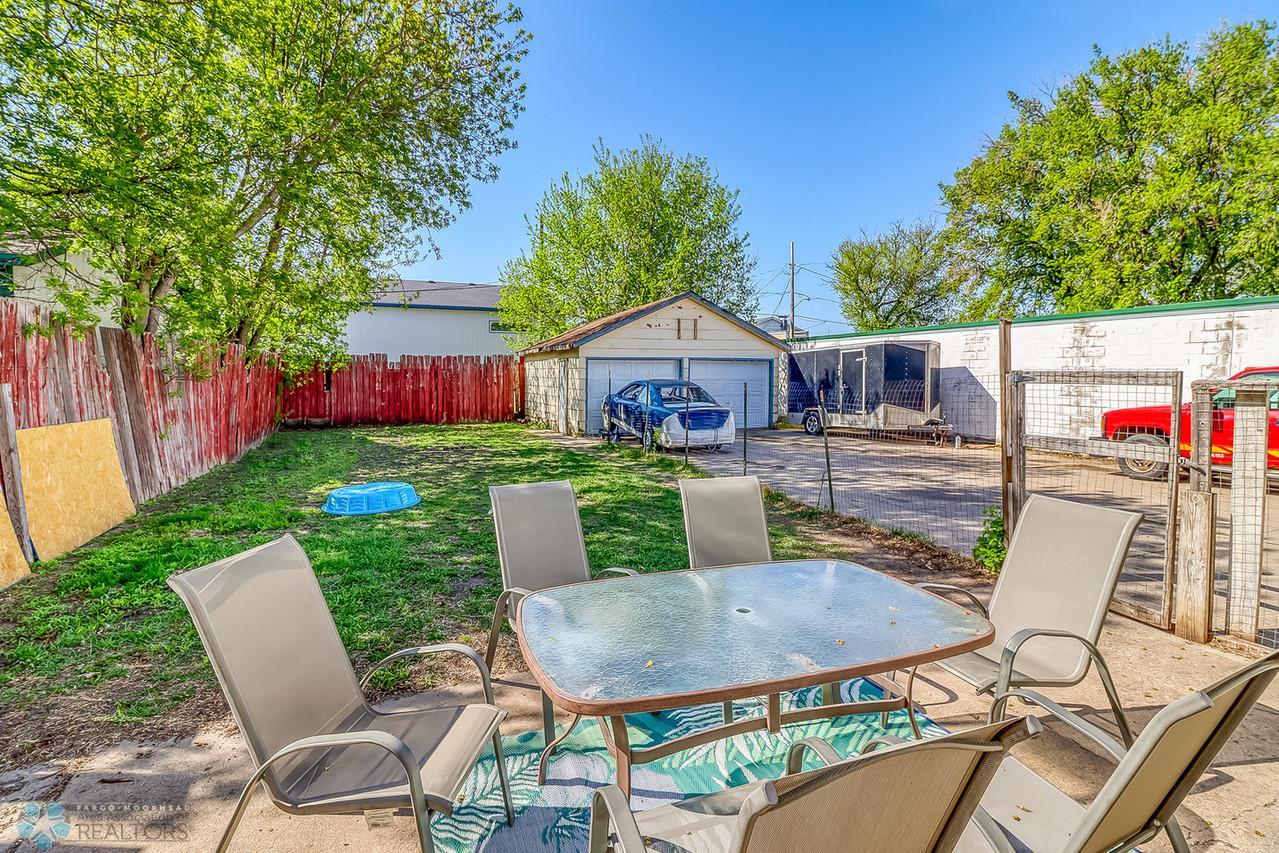 Backyard1_0-1280.jpg