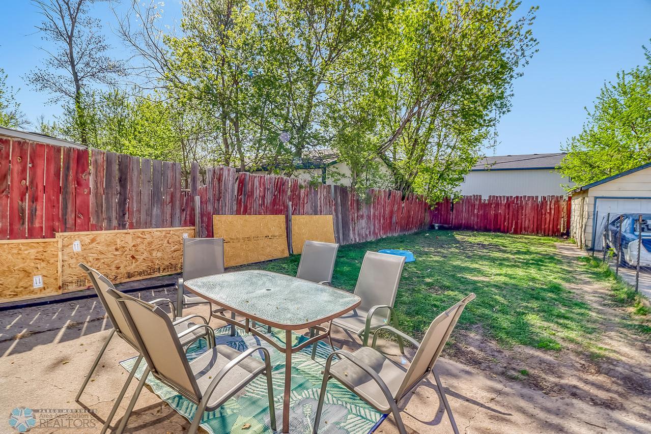 Backyard1_4-1280.jpg