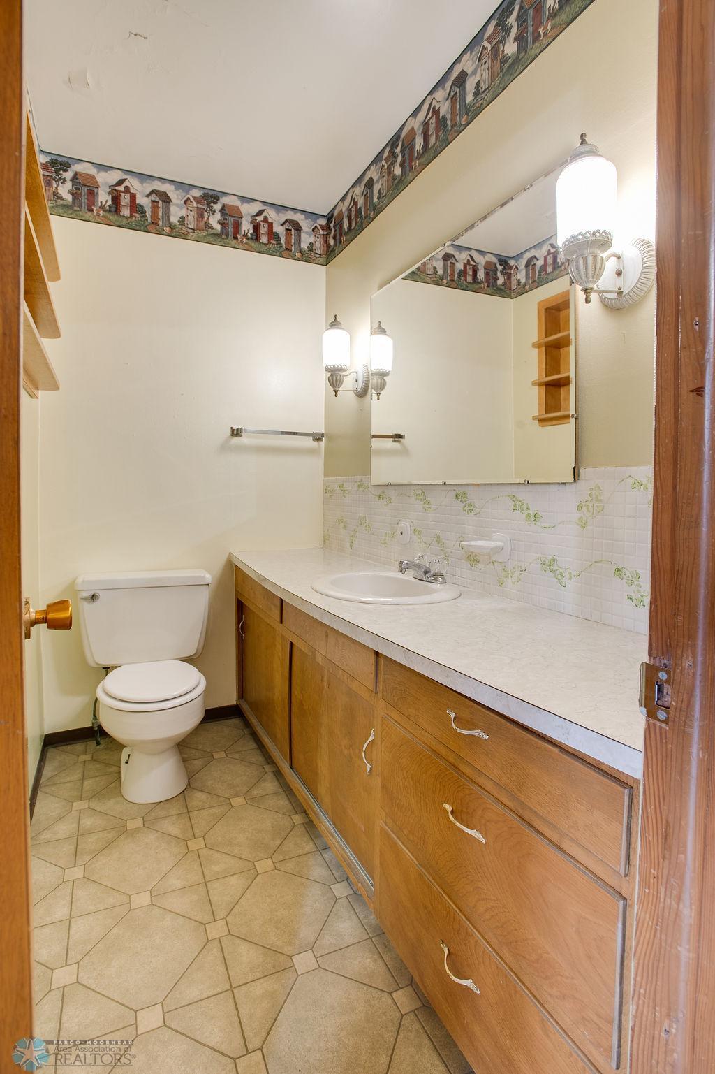 1/2 Bathroom