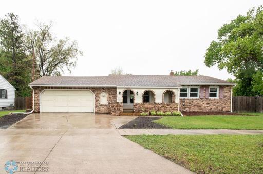 201 4th Avenue E, West Fargo, ND 58078