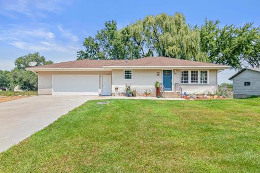 1001 Eastview Circle, Shakopee, MN 55379