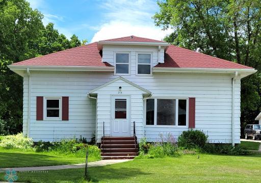 215 3rd Street NE, Hillsboro, ND 58045
