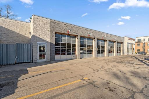 4522 E Lake St 12 FT Drive In Doors 2.jpg