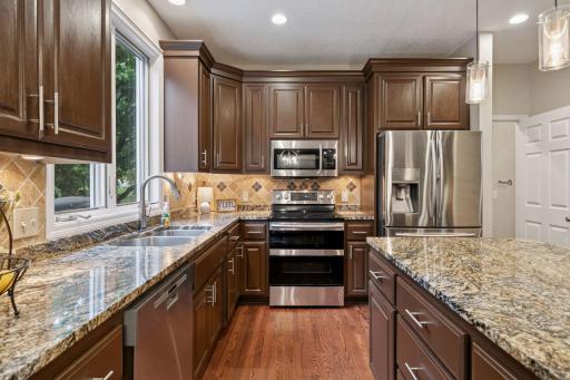 Center island, kitchen window and sparkling spaces~