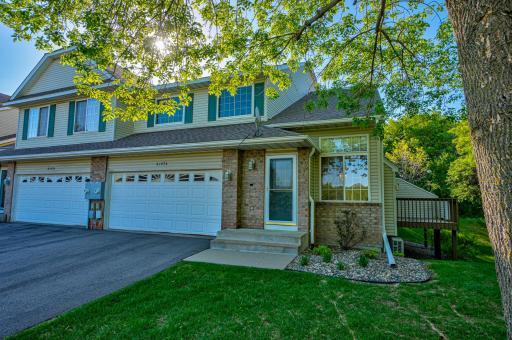 Bright, spacious, and move-in ready, this 2 bed, 3 bath end-unit townhome offers an open layout filled with natural light, a cozy fireplace, and a roomy kitchen and dining area.