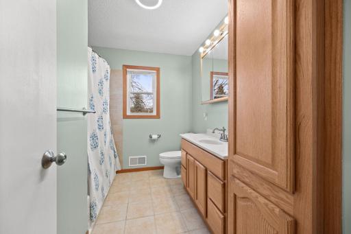 6162 46th Street N, Saint Paul, MN 55128