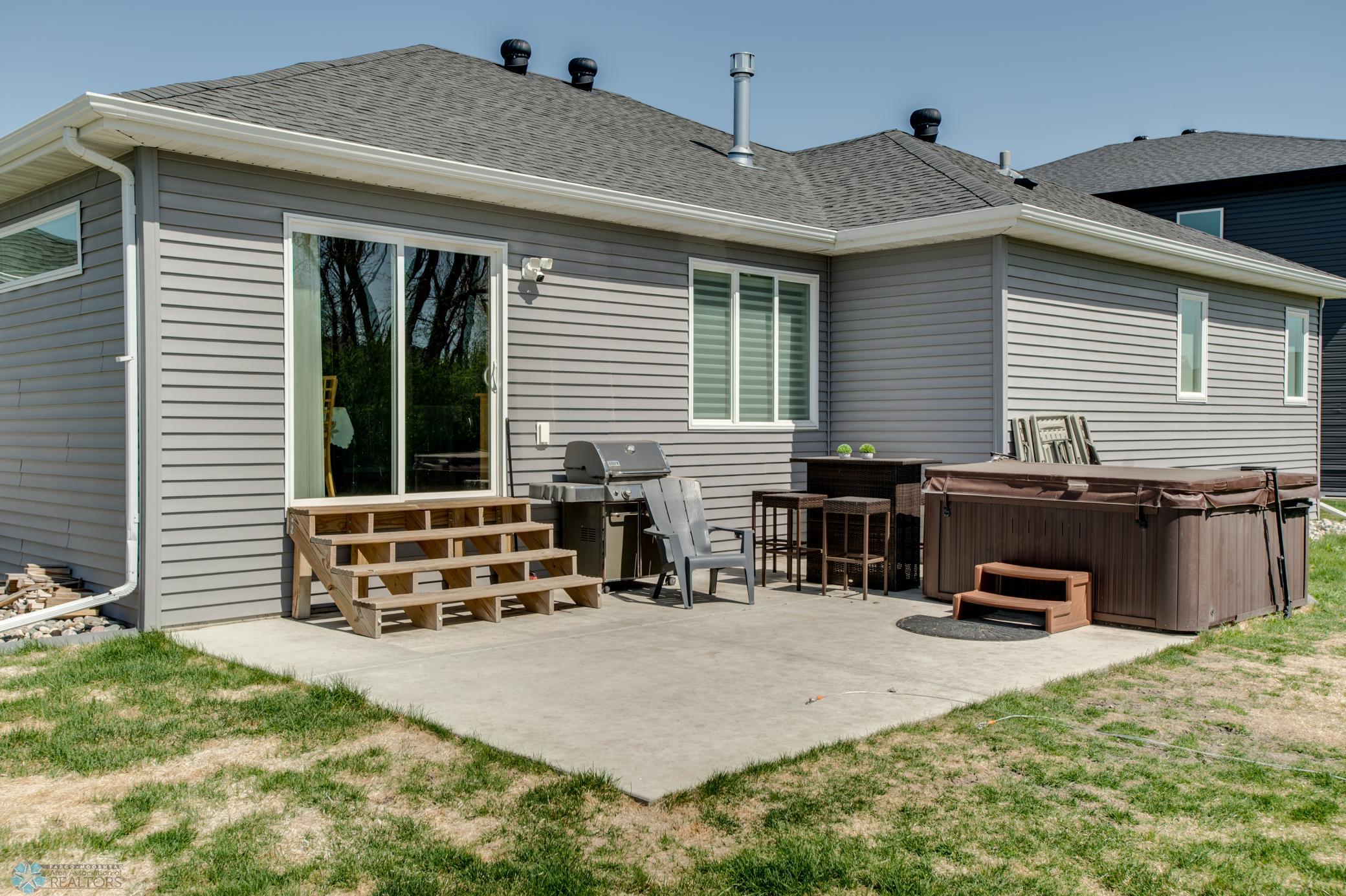 Patio- Hot tub included