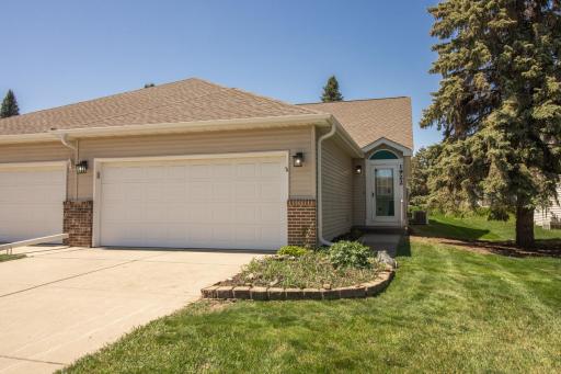 Gorgeous twin home with brand new carpet.
