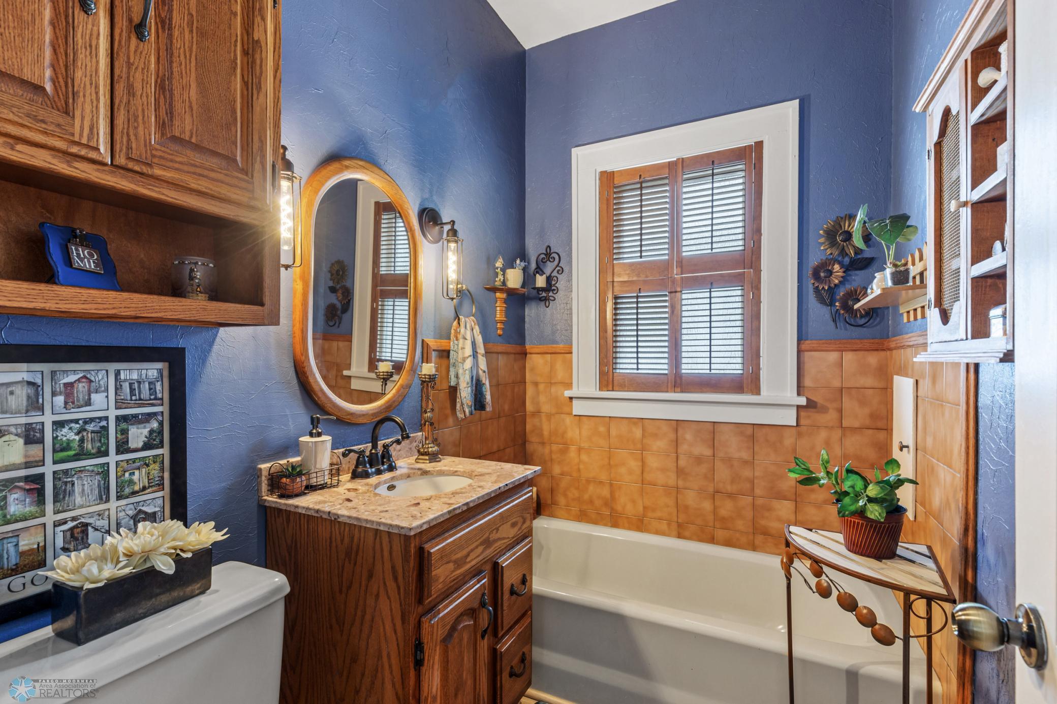Main Floor Bathroom- 3/4 Tub