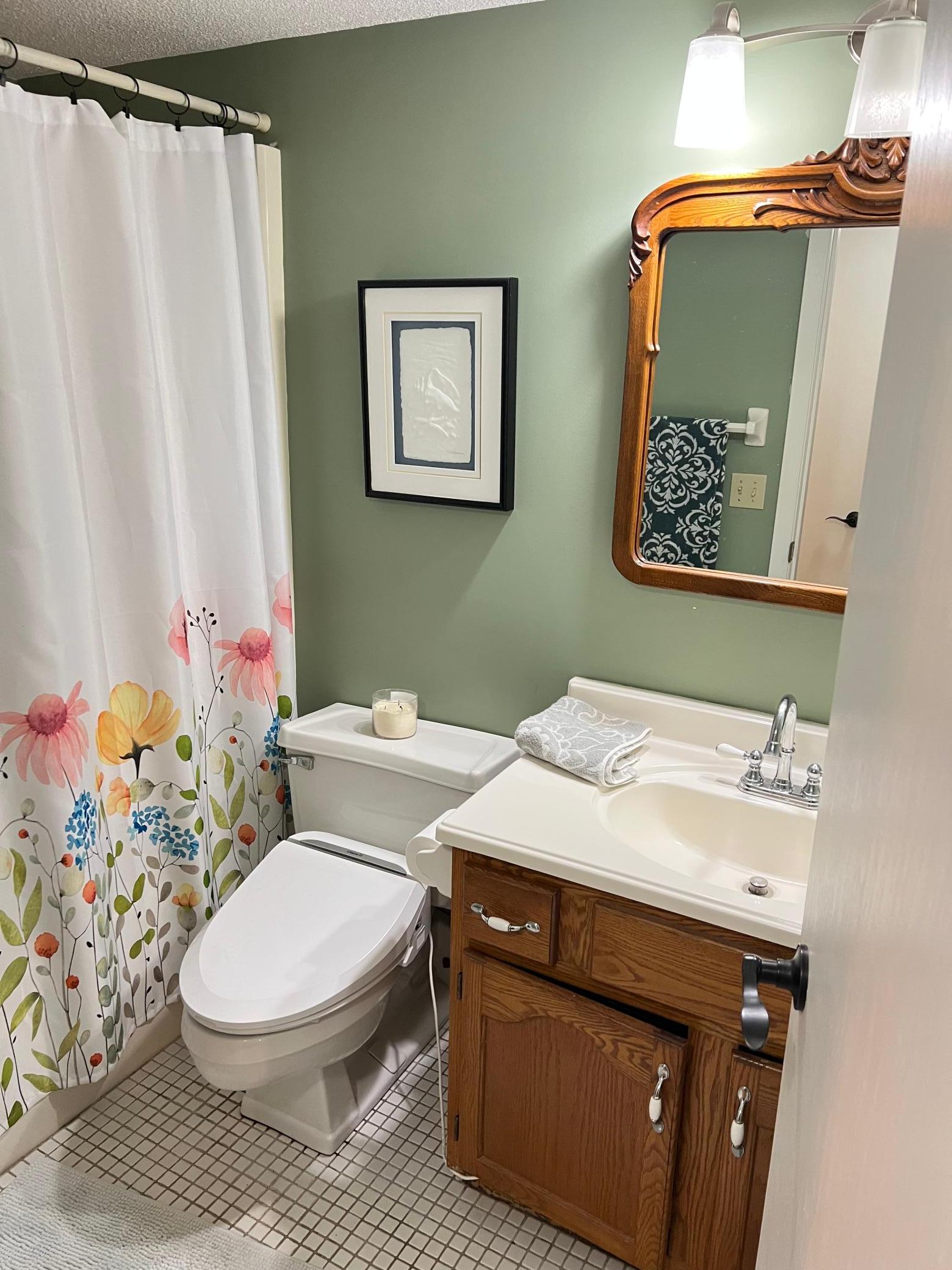 Bathrom 1 view 1.jpg