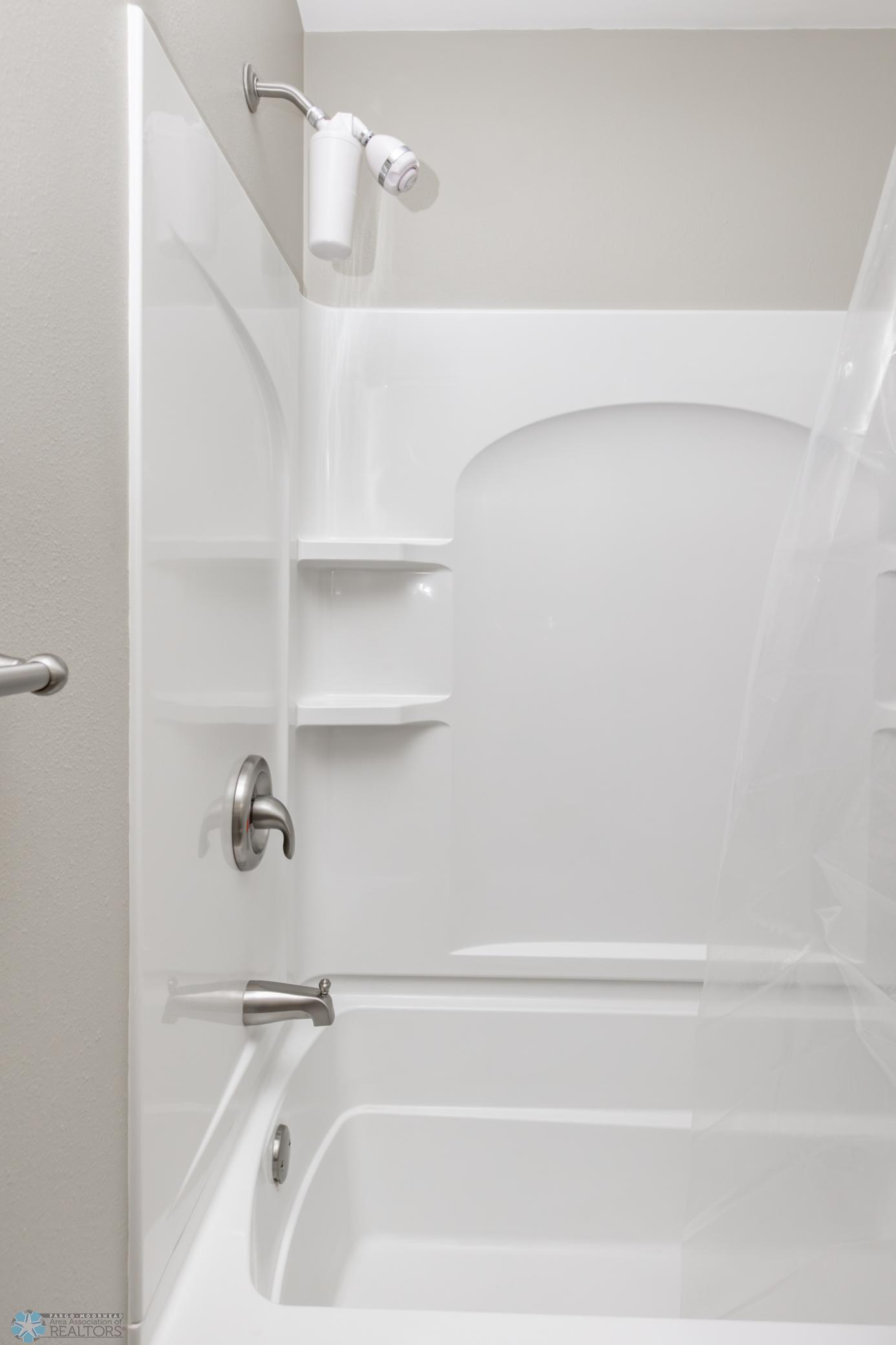Bathroom 1 - Full