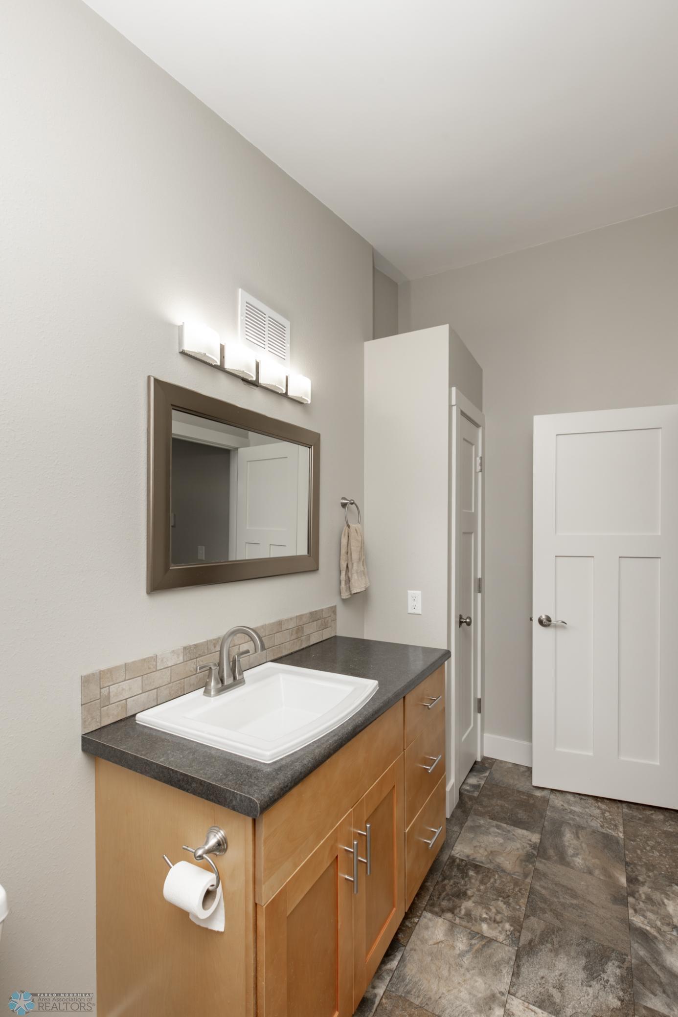 Bathroom 1 - Full