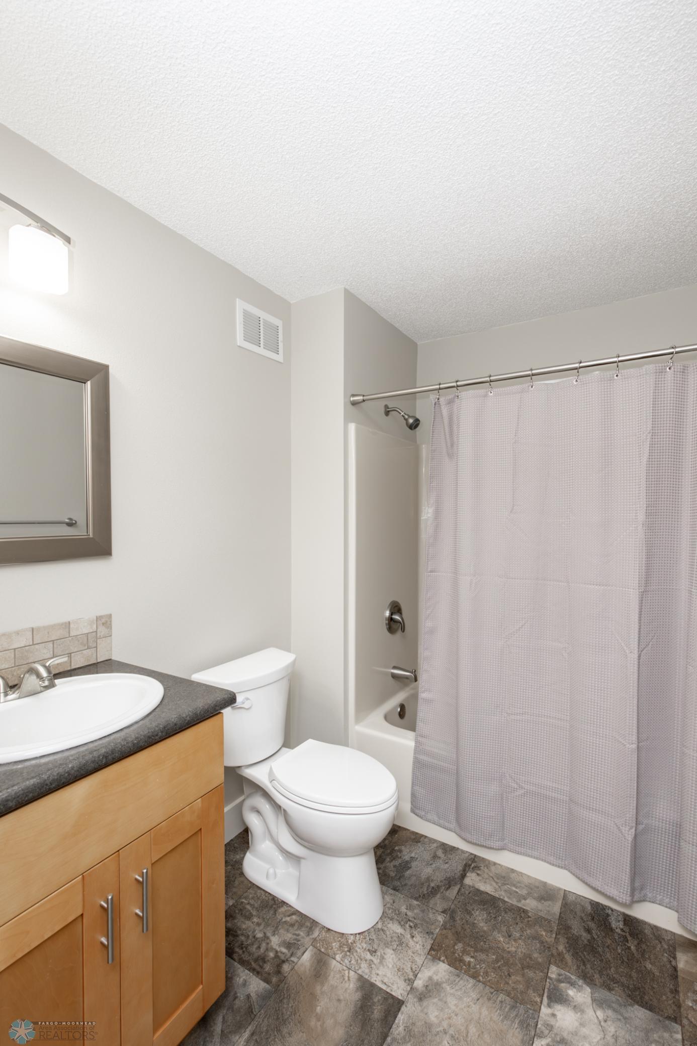 Bathroom 2 - Full