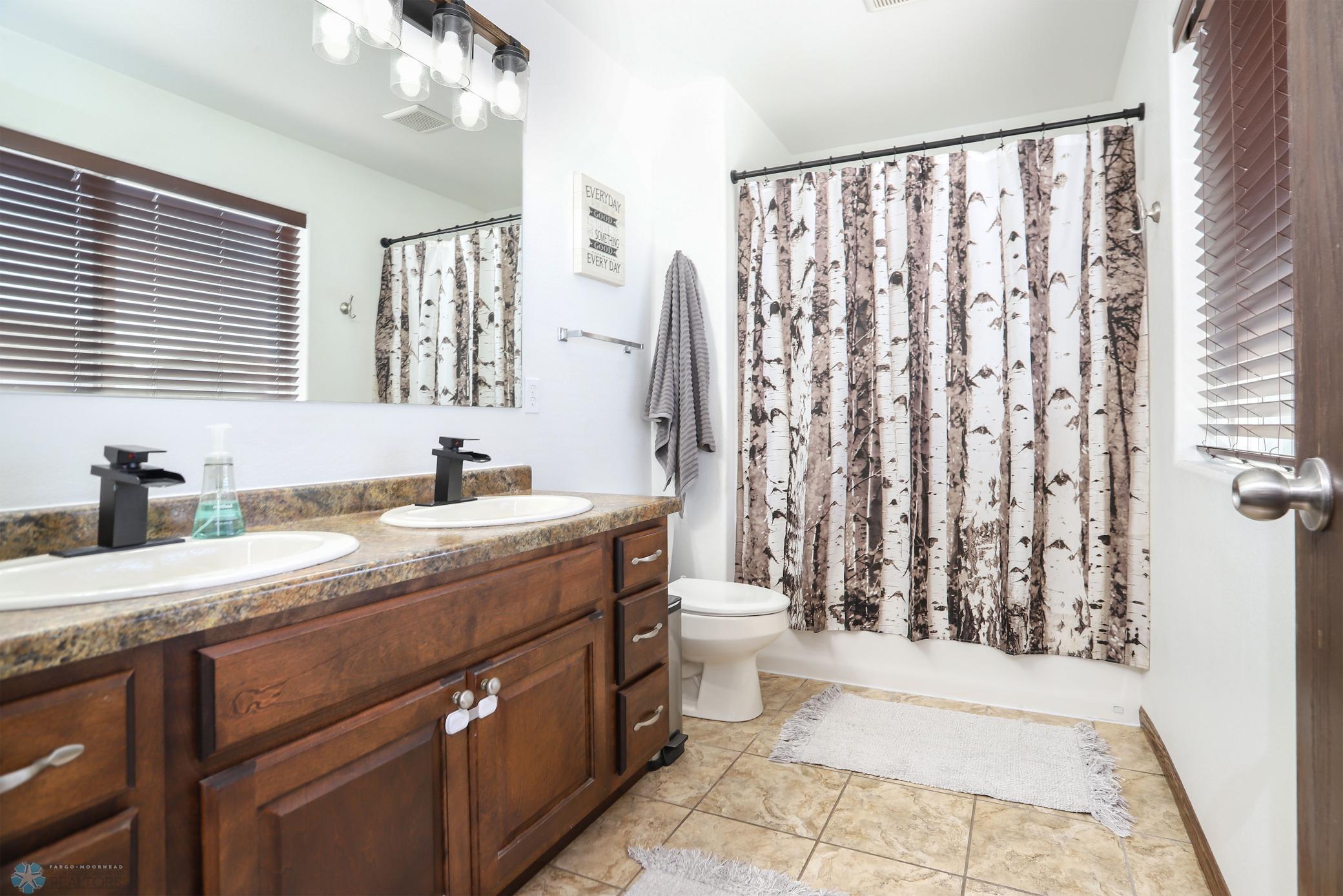 Primary en-suite