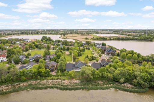 Peninsula living between School and Mud Lake