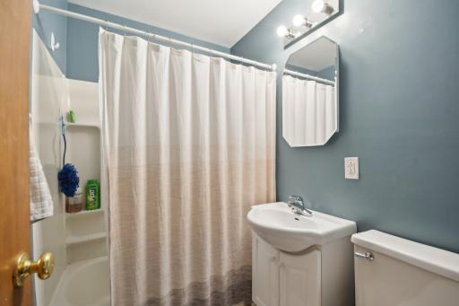1393 Colonial Drive, Saint Paul, MN 55113