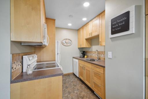 1393 Colonial Drive, Saint Paul, MN 55113