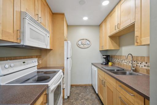1393 Colonial Drive, Saint Paul, MN 55113