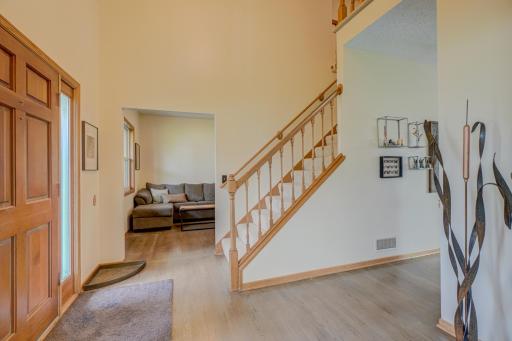 2167 Woodbridge Way, Saint Paul, MN 55125