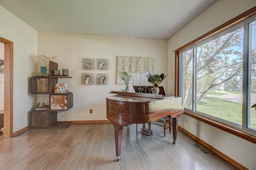 2167 Woodbridge Way, Saint Paul, MN 55125