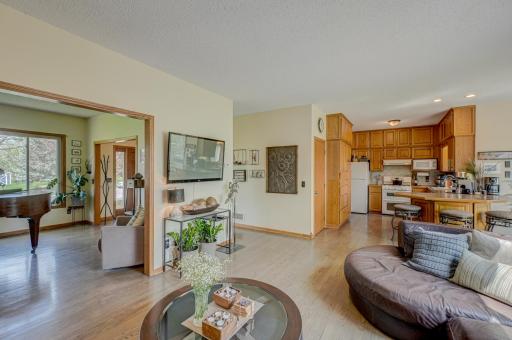 2167 Woodbridge Way, Saint Paul, MN 55125