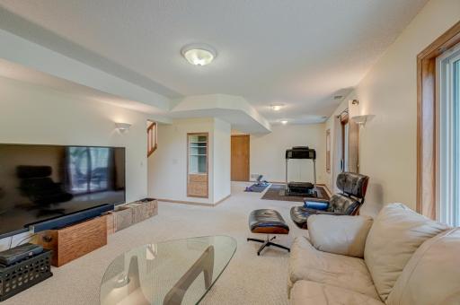 2167 Woodbridge Way, Saint Paul, MN 55125