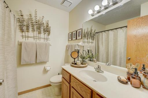 2167 Woodbridge Way, Saint Paul, MN 55125