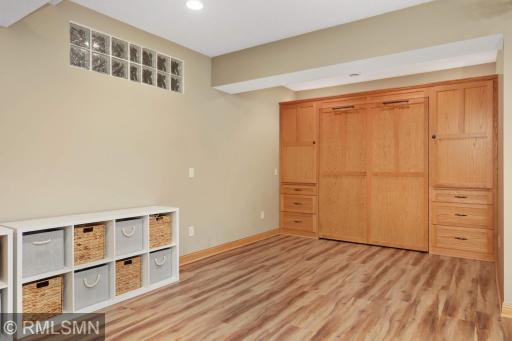 8767 Springwood Drive, Saint Paul, MN 55125