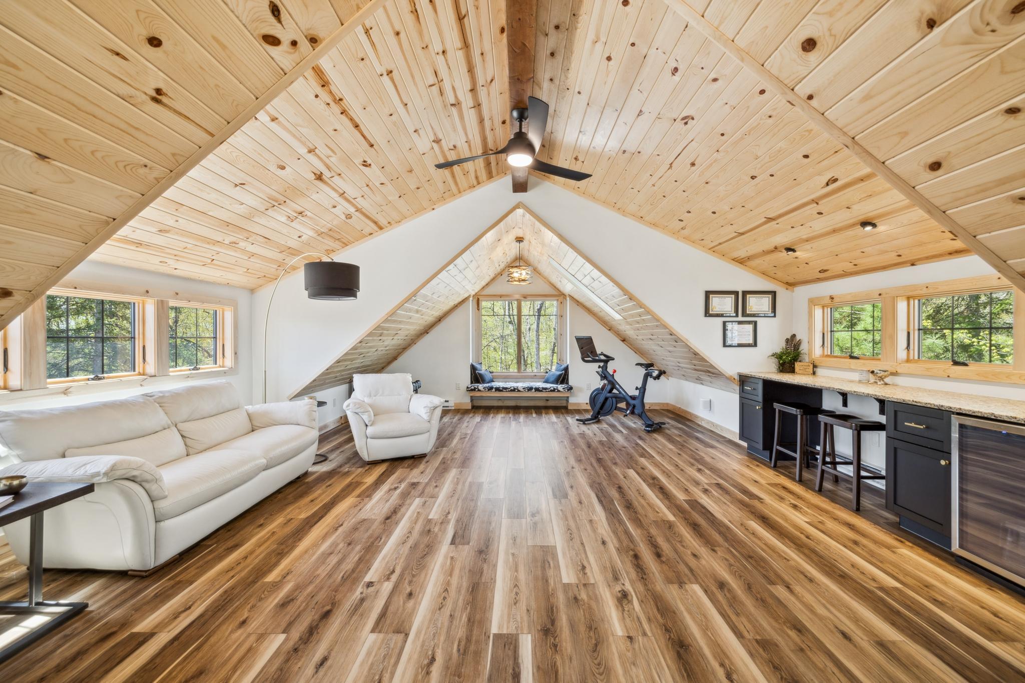 Bonus room above extra garage