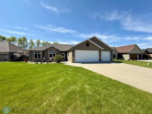 3823 43rd Avenue S, Moorhead, MN 56560