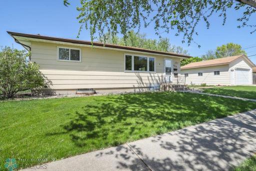 200 6th Avenue E, West Fargo, ND 58078