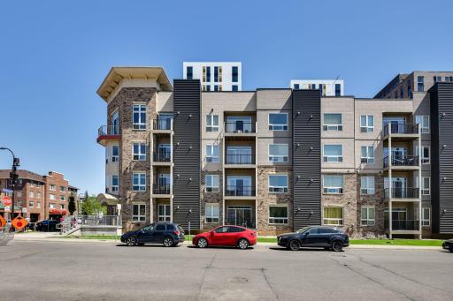 1-web-or-mls-2600-University-Ave-SE-208-01.jpg