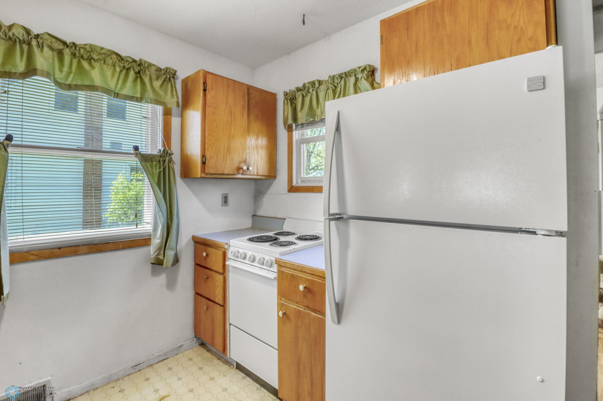 Kitchen 1_2.JPG