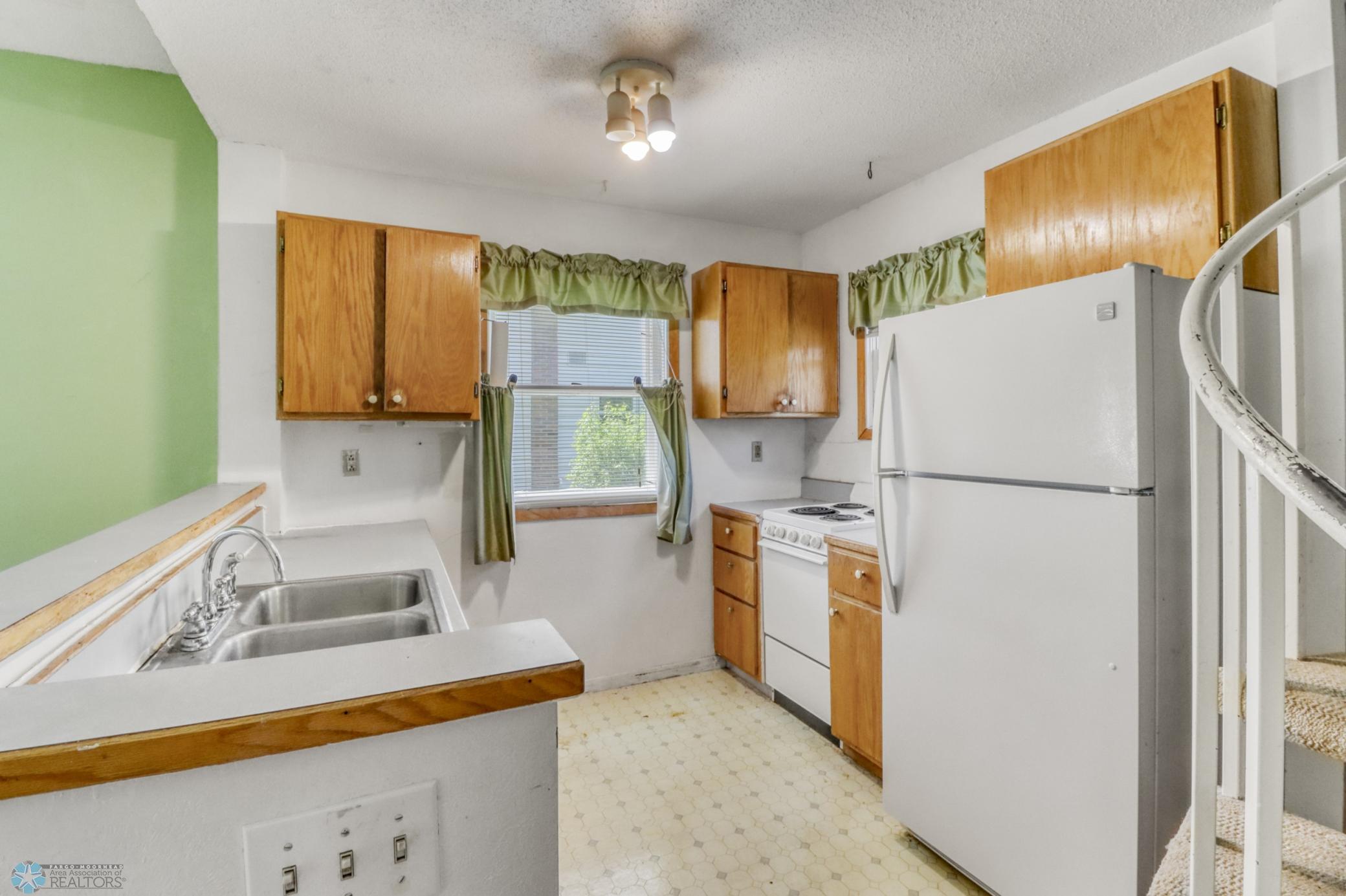 Kitchen 1_1.JPG