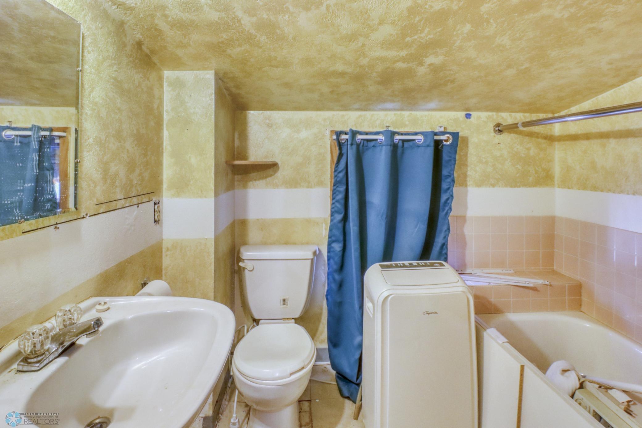Upstairs Bathroom.JPG