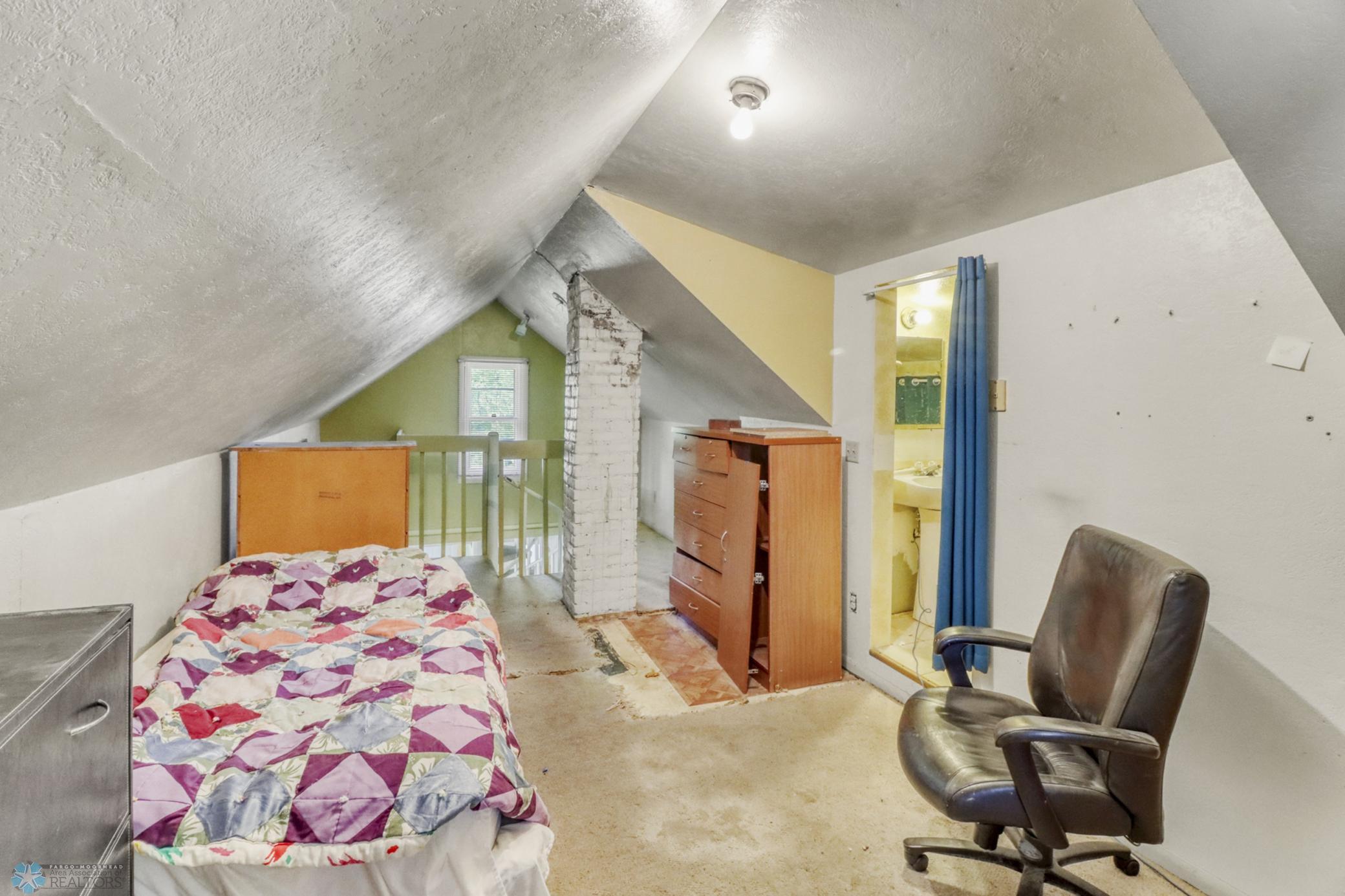 Upstairs1_3.JPG