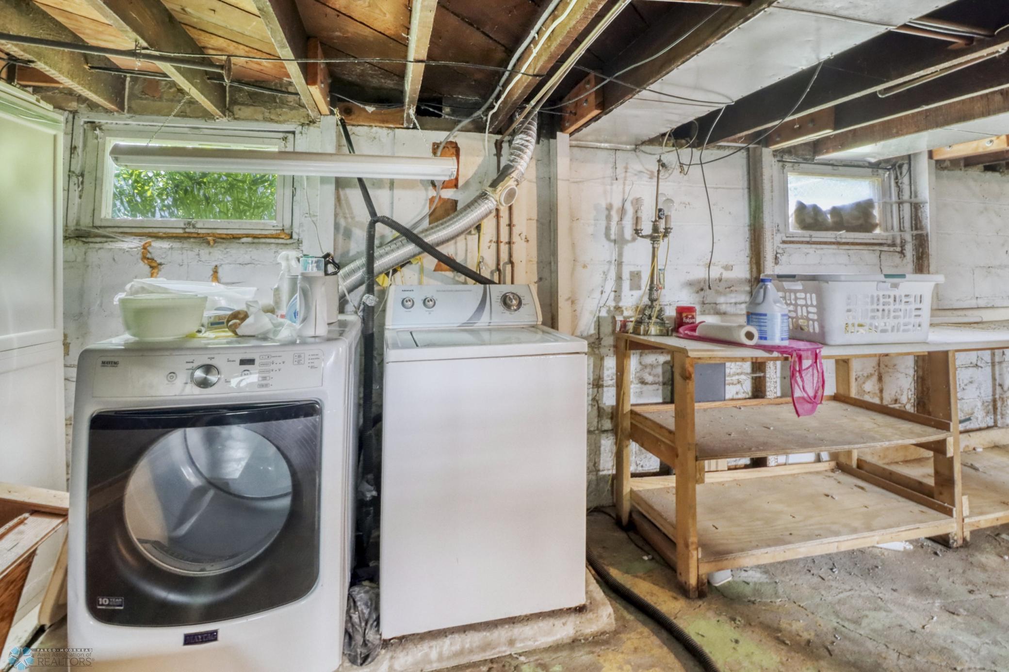 Basement_Laundry1_2.JPG